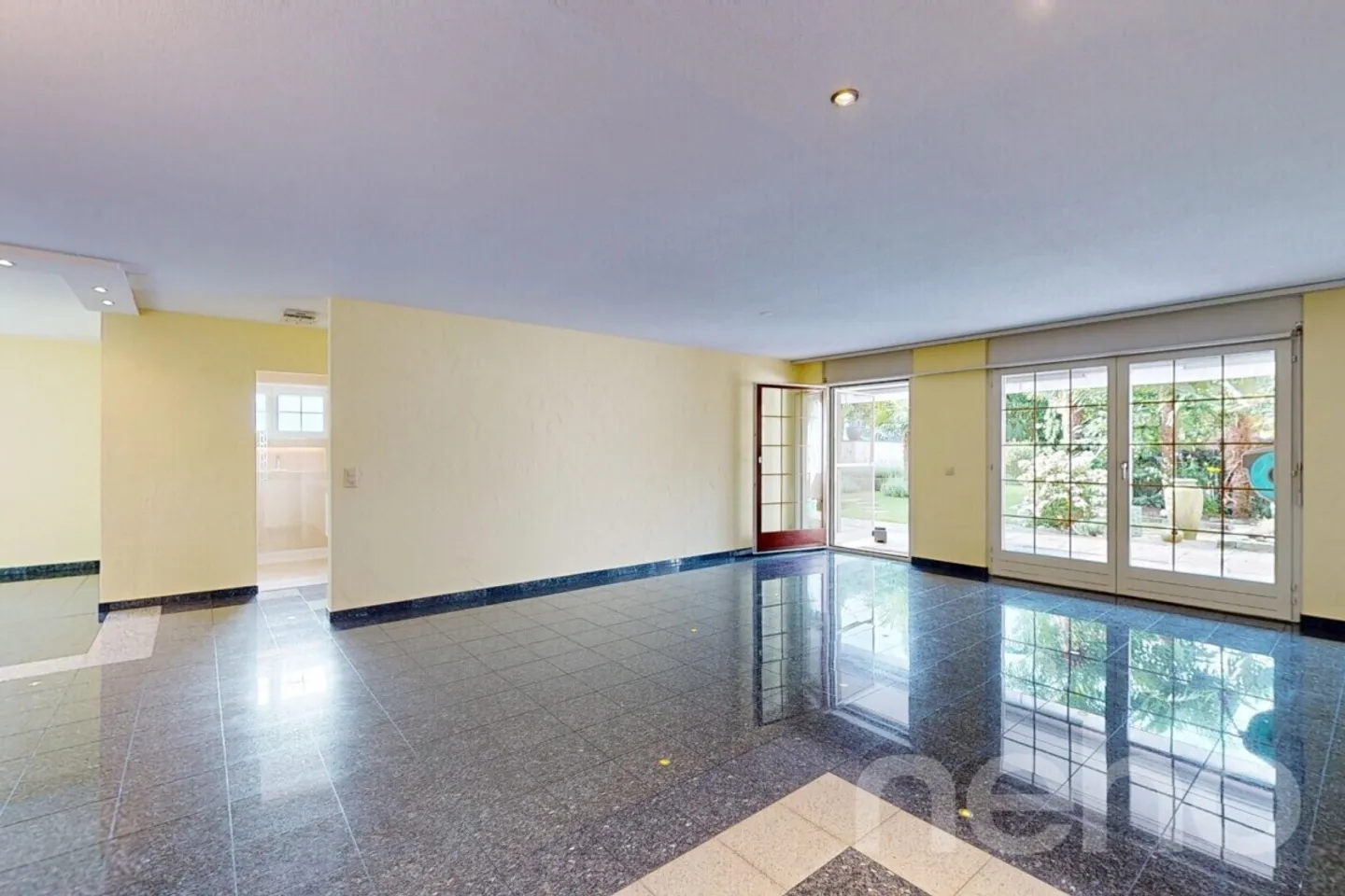 Appartement de jardin unique avec piscine extérieure - Photo 8 sur 12