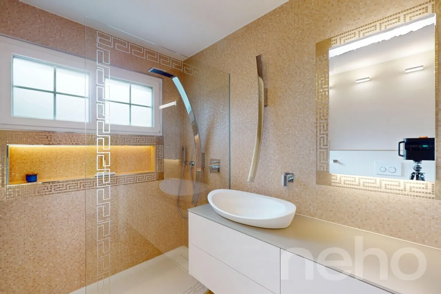 Appartement de jardin unique avec piscine extérieure - Photo 9 sur 12
