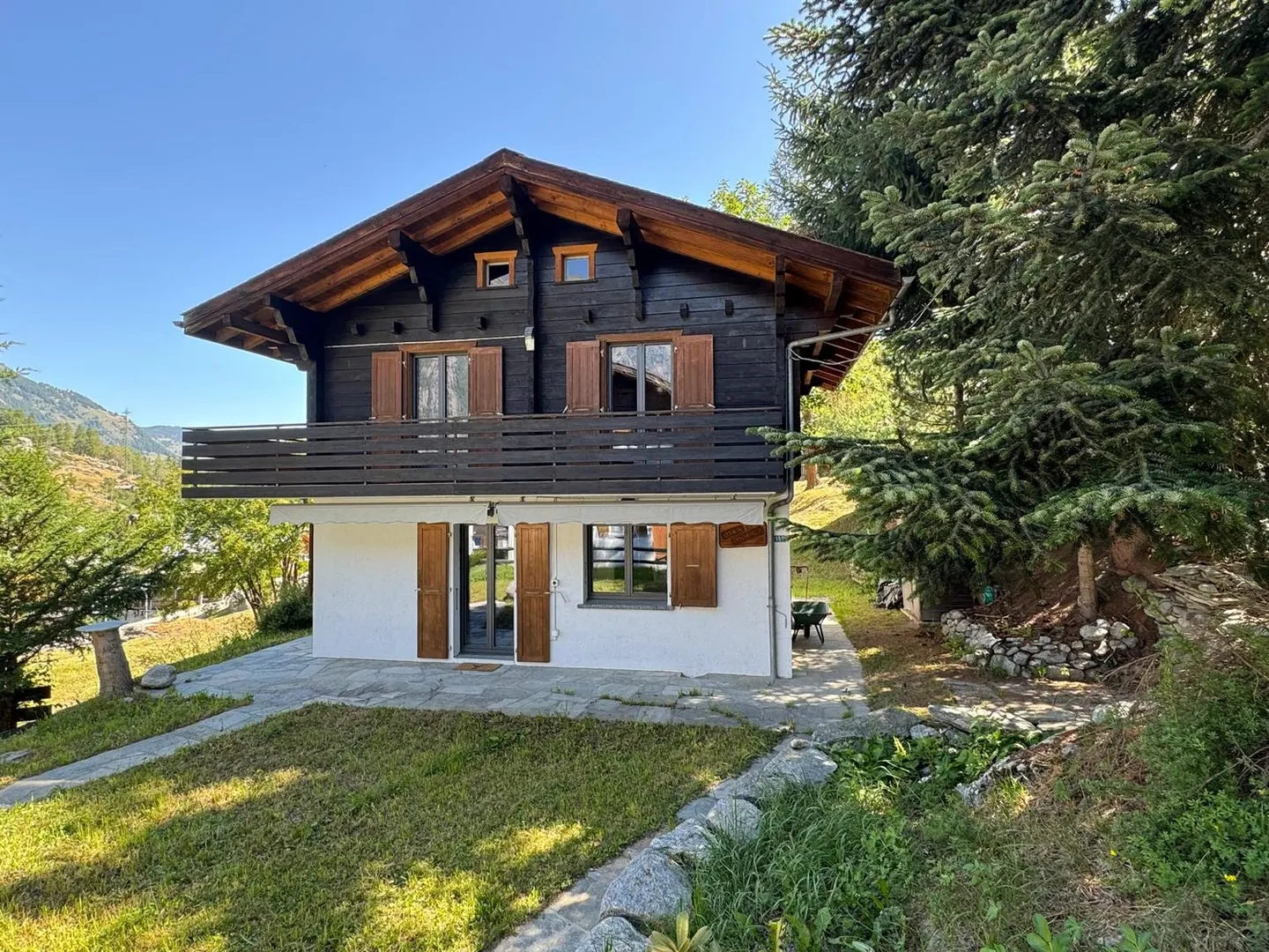 Chalet ensoleillé avec vue panoramique dans la vallée de la Matter - Photo 1 sur 19