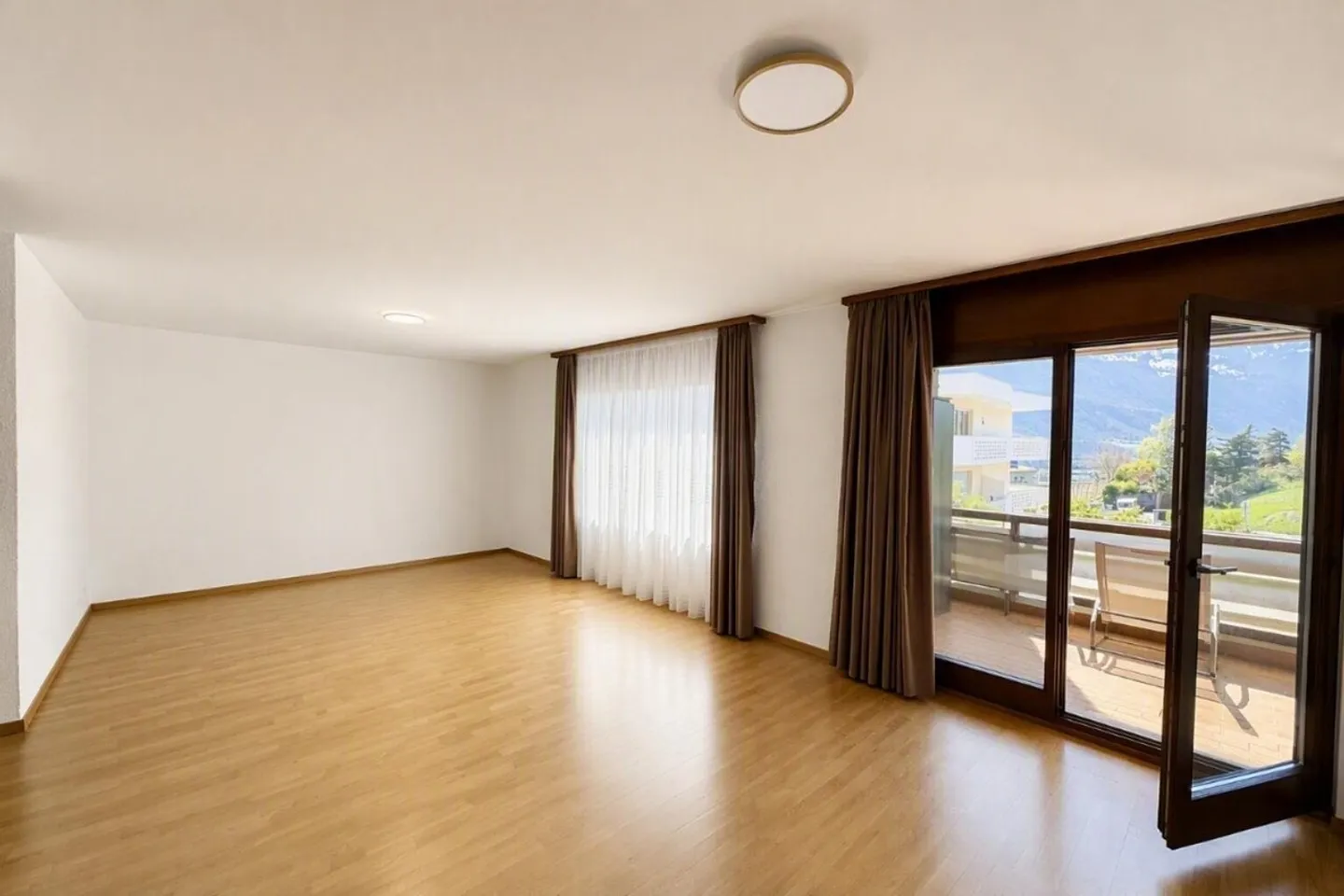 Charmant appartement 4.5 pièces - Photo 2 sur 6