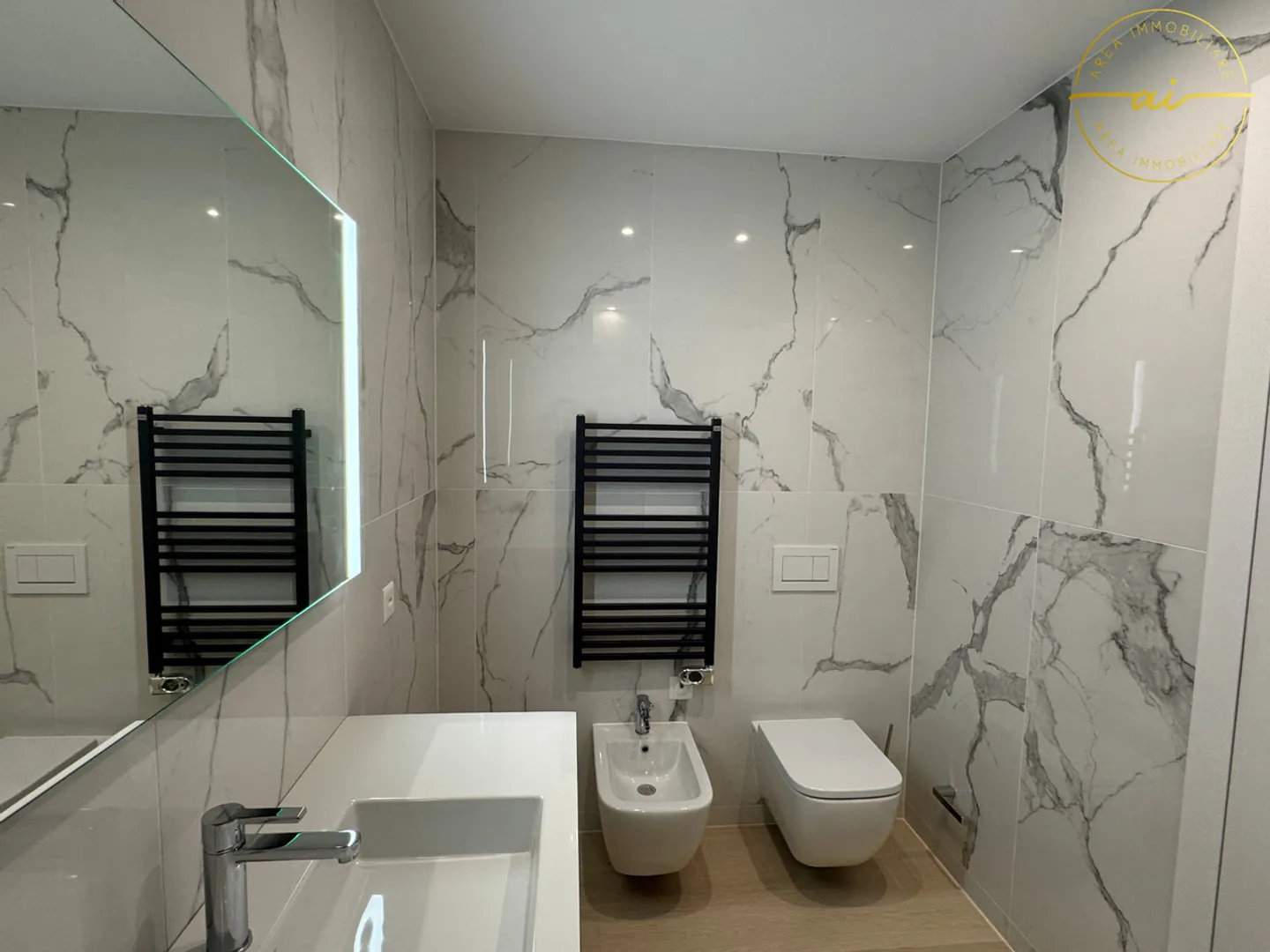 Exclusive 4.5 Room Apartment with Lake View - Photo 7 of 13
