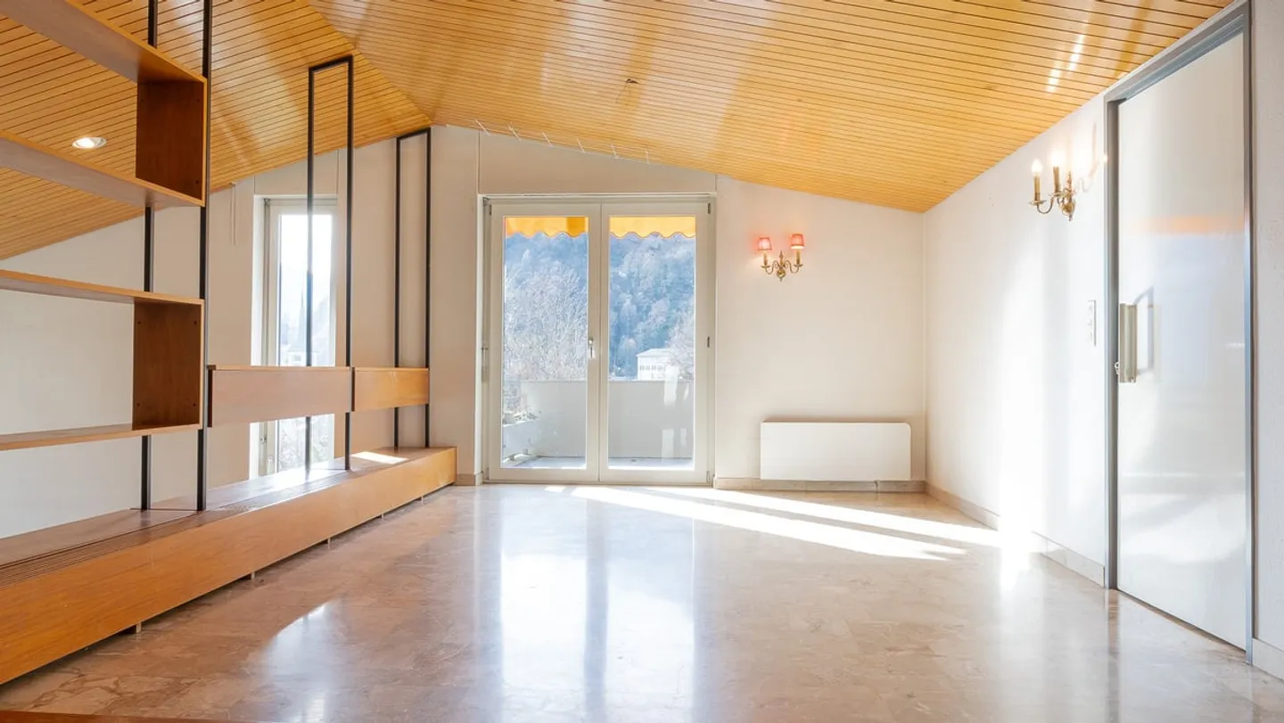 Grosszügiges Haus mit Einliegerwohnung an sonniger Lage - Foto 3 von 13