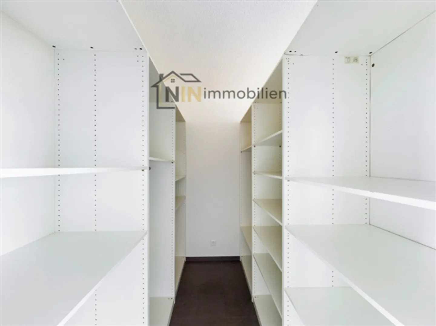 LOFT-LIKE WITH LIFT AND VIEW - Photo 6 of 10