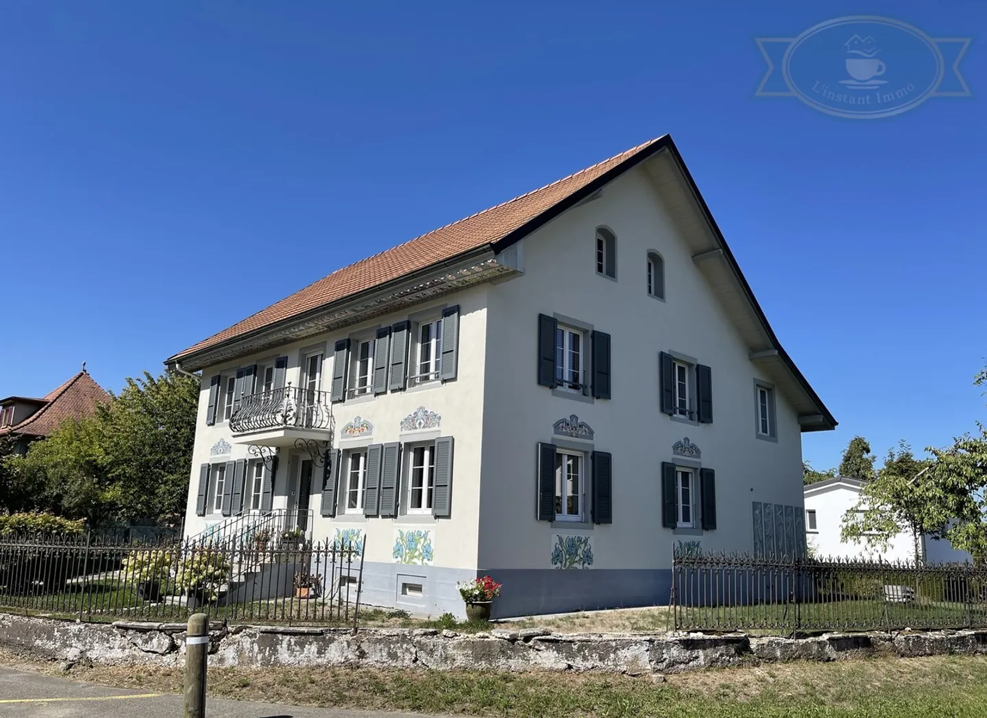 Elegant renovated property with great potential for development - Photo 1 of 19