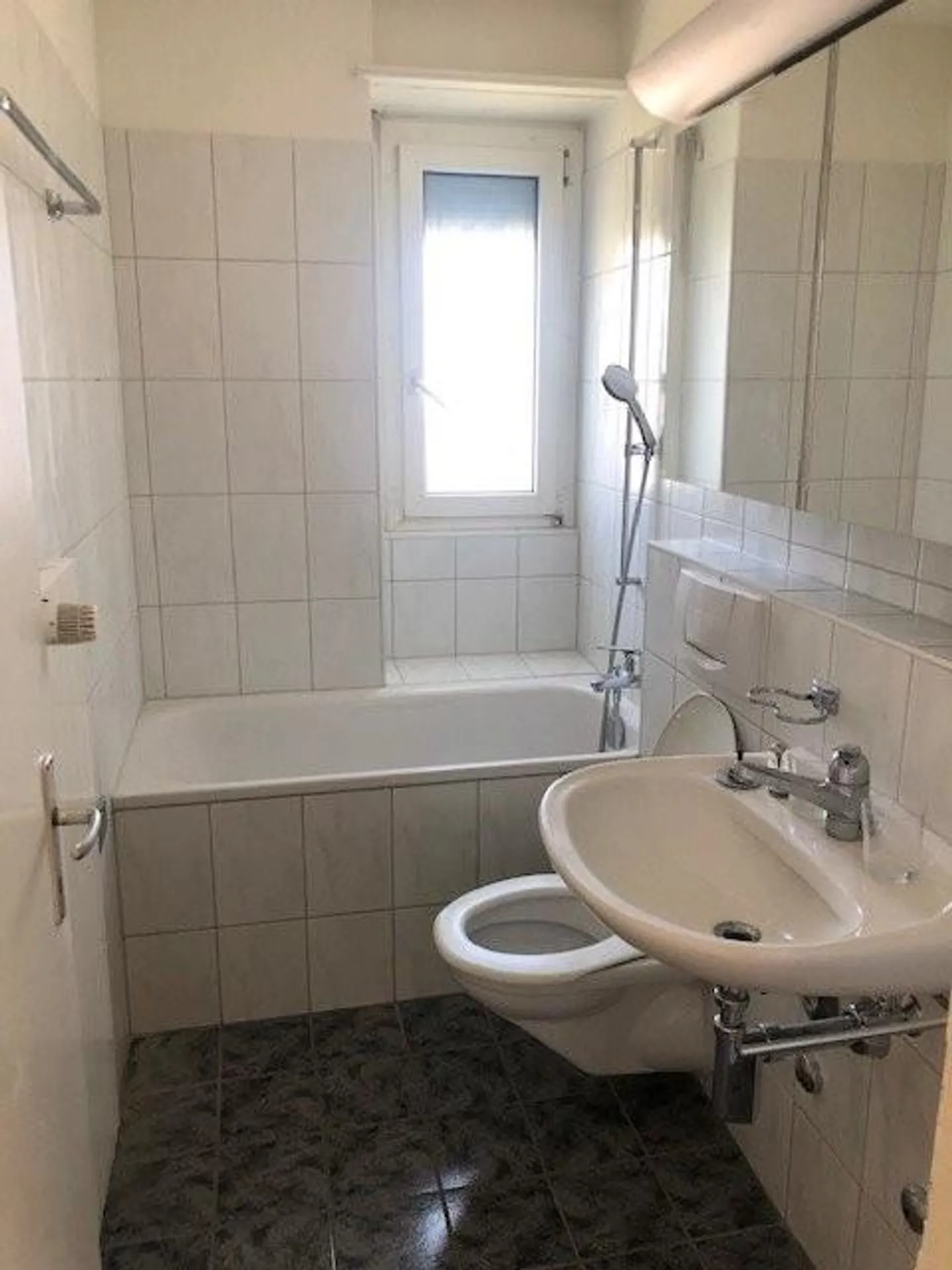 Wohnung mit Weitsicht über Spreitenbach! - Foto 3 di 7