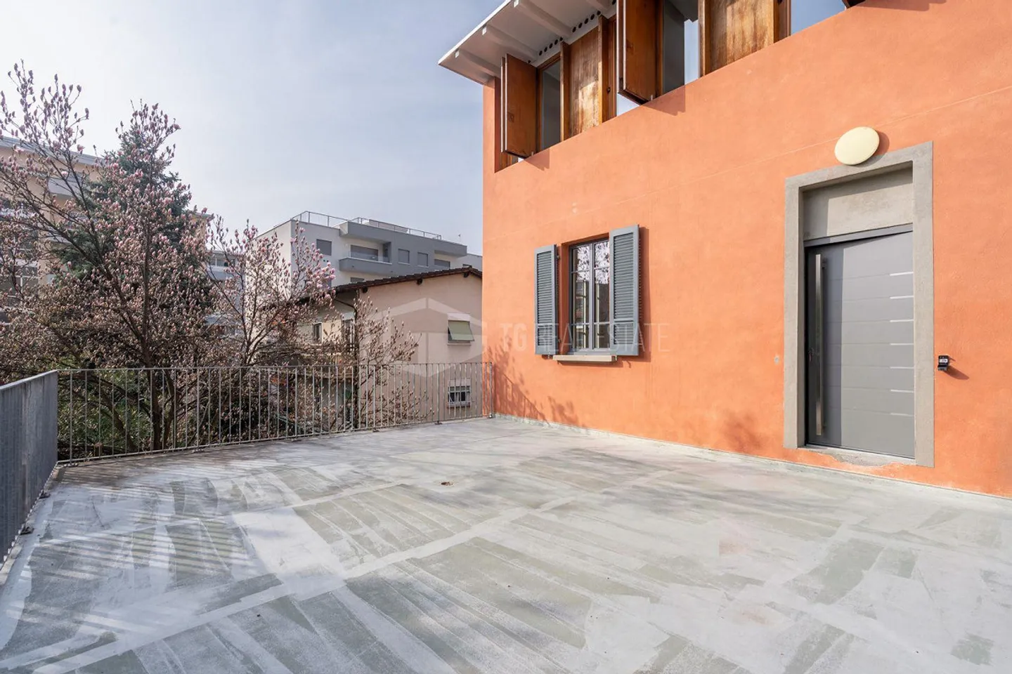 DUPLEX DI 4.5 LOCALI COMPLETAMENTE AMMOBILIATO - Foto 1 di 15
