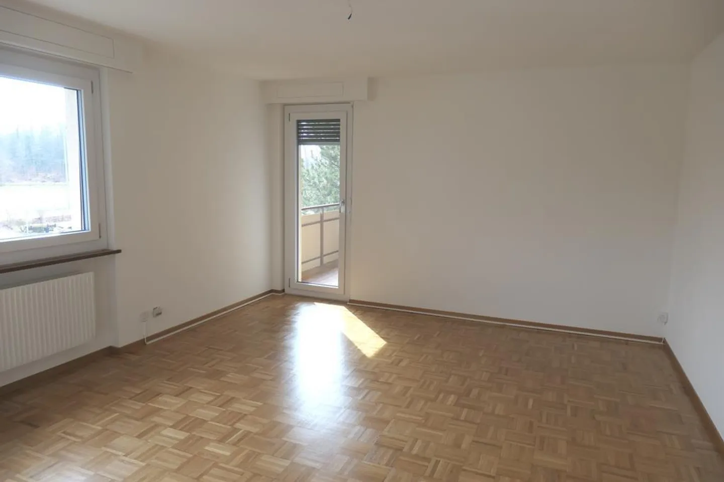 Renovated 2.5-room apartment on the 2nd floor with balcony - Photo 2 of 7