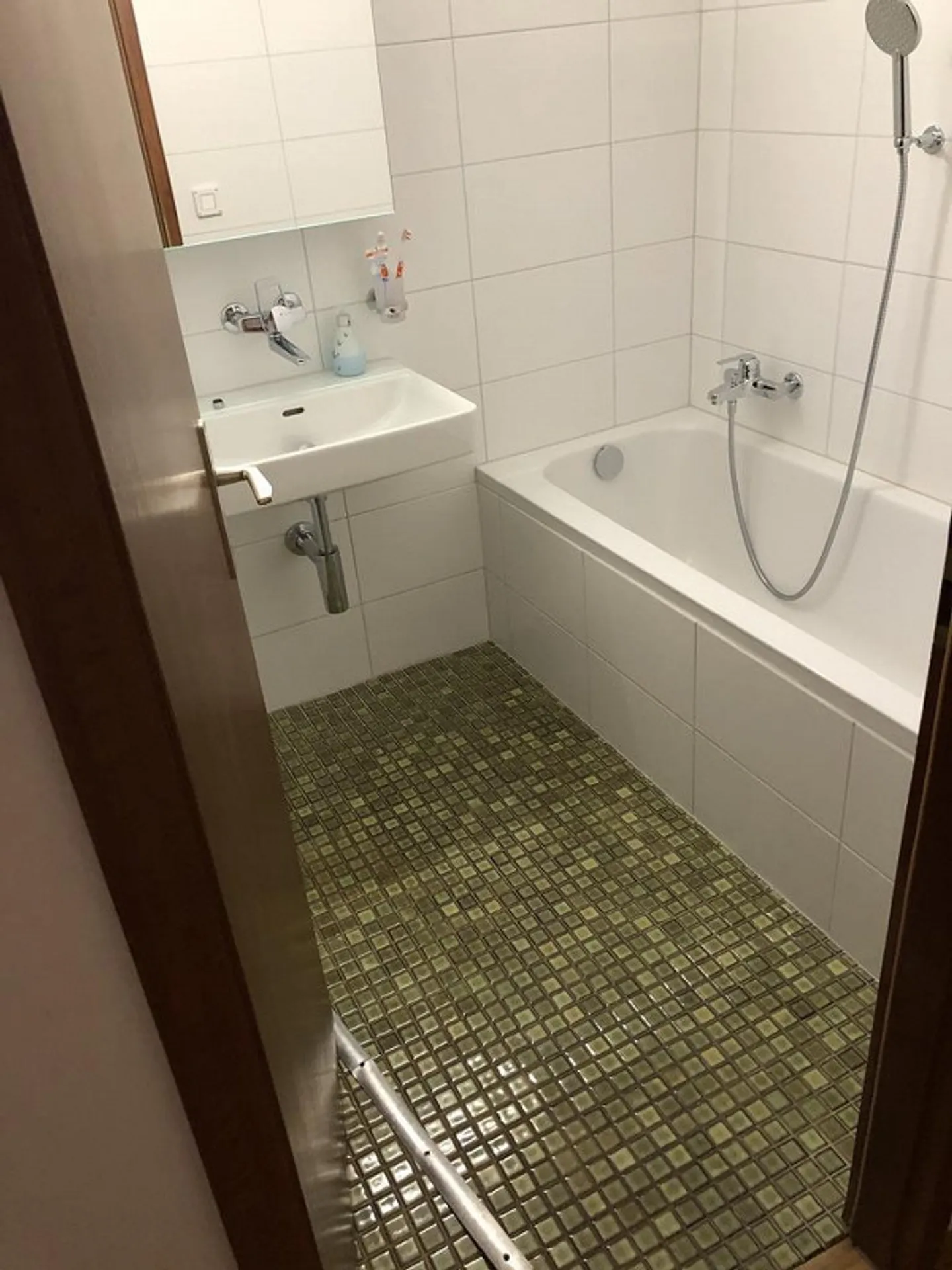 Renovated 2.5-room apartment on the 2nd floor with balcony - Photo 4 of 7