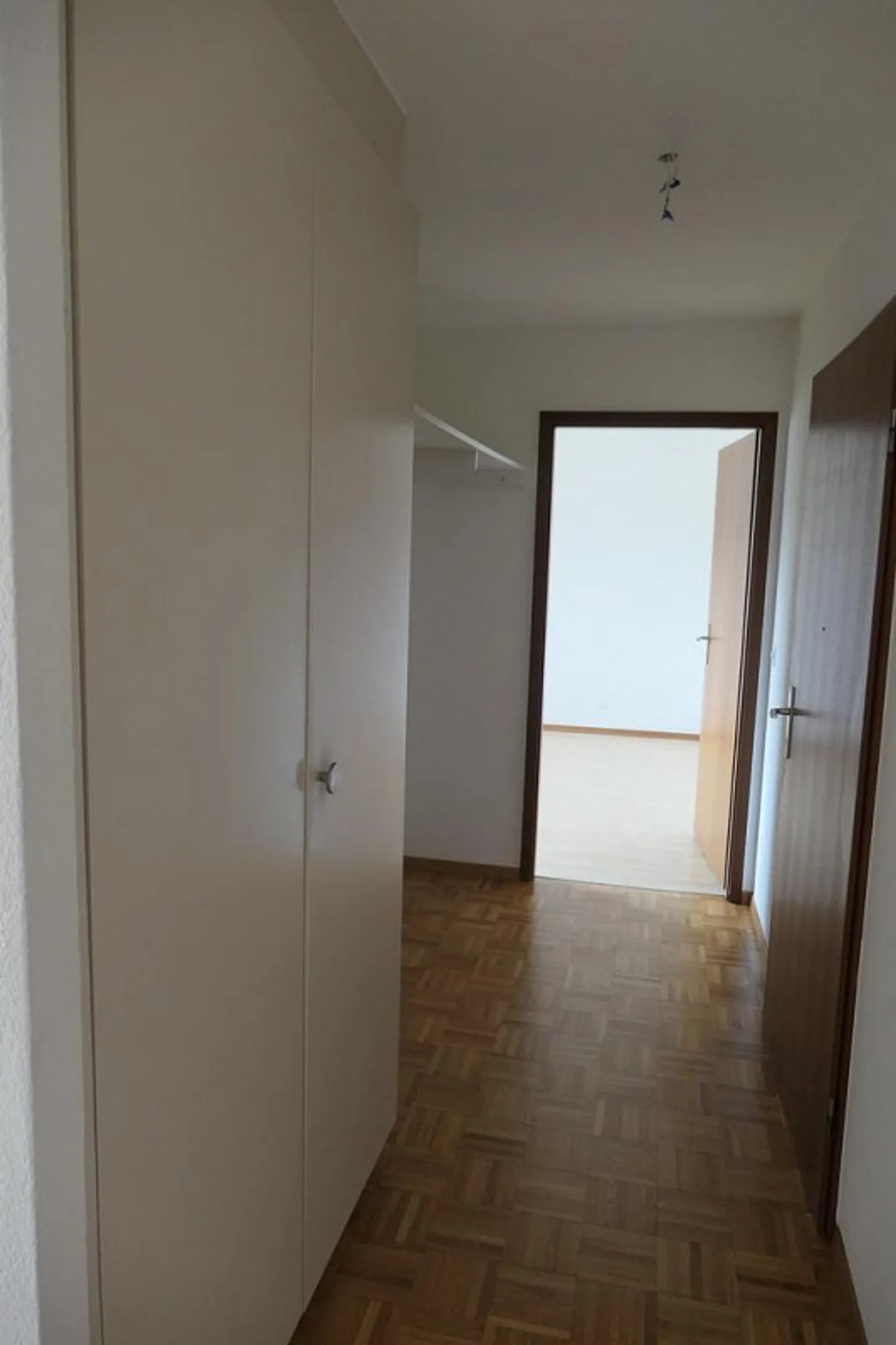 Renovated 2.5-room apartment on the 2nd floor with balcony - Photo 5 of 7