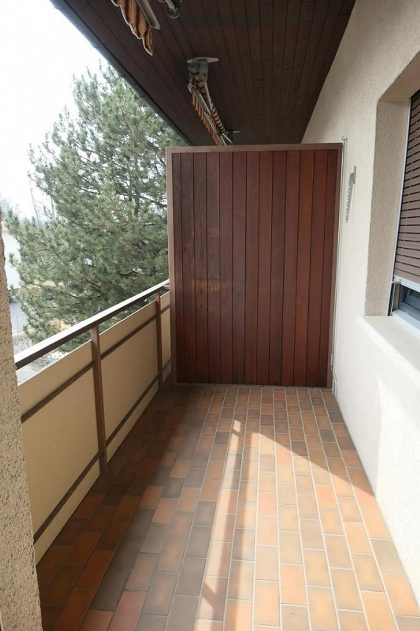 Renovated 2.5-room apartment on the 2nd floor with balcony - Photo 6 of 7