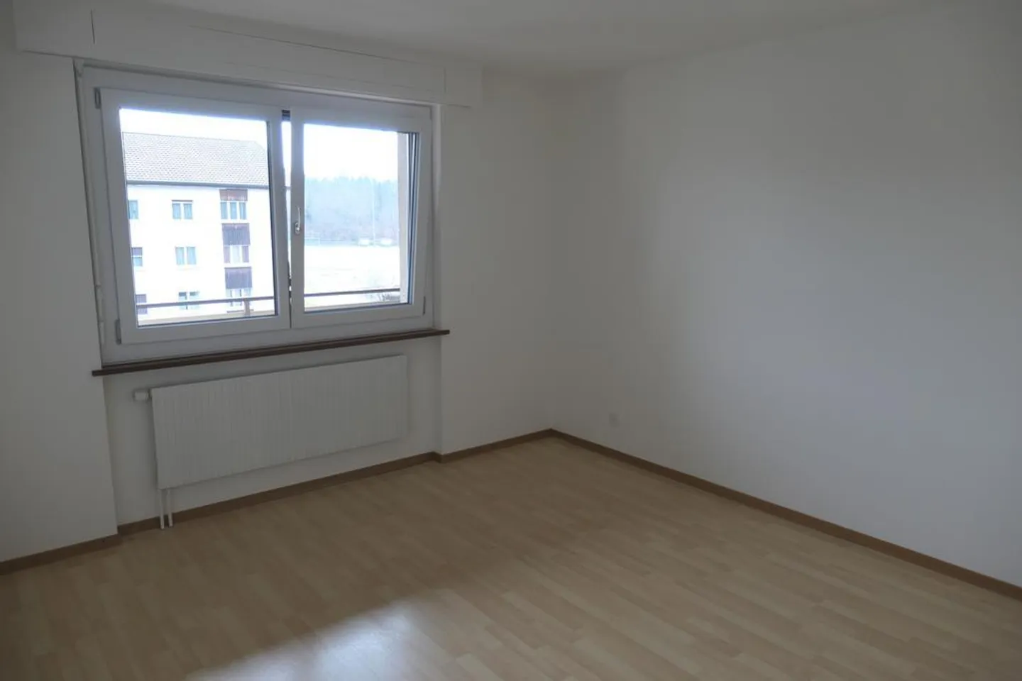 Renovated 2.5-room apartment on the 2nd floor with balcony - Photo 3 of 7