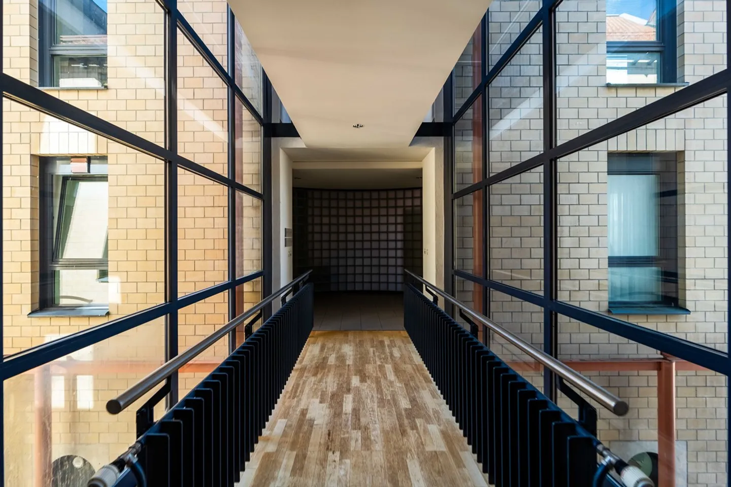 Edificio a uso misto - Foto 6 di 11