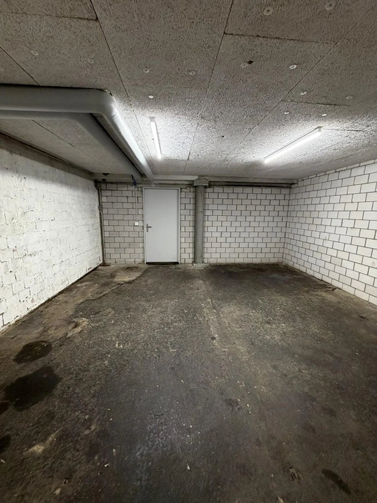 Spazio commerciale incluso area di stoccaggio in proprietà ristrutturata - Foto 9 di 10