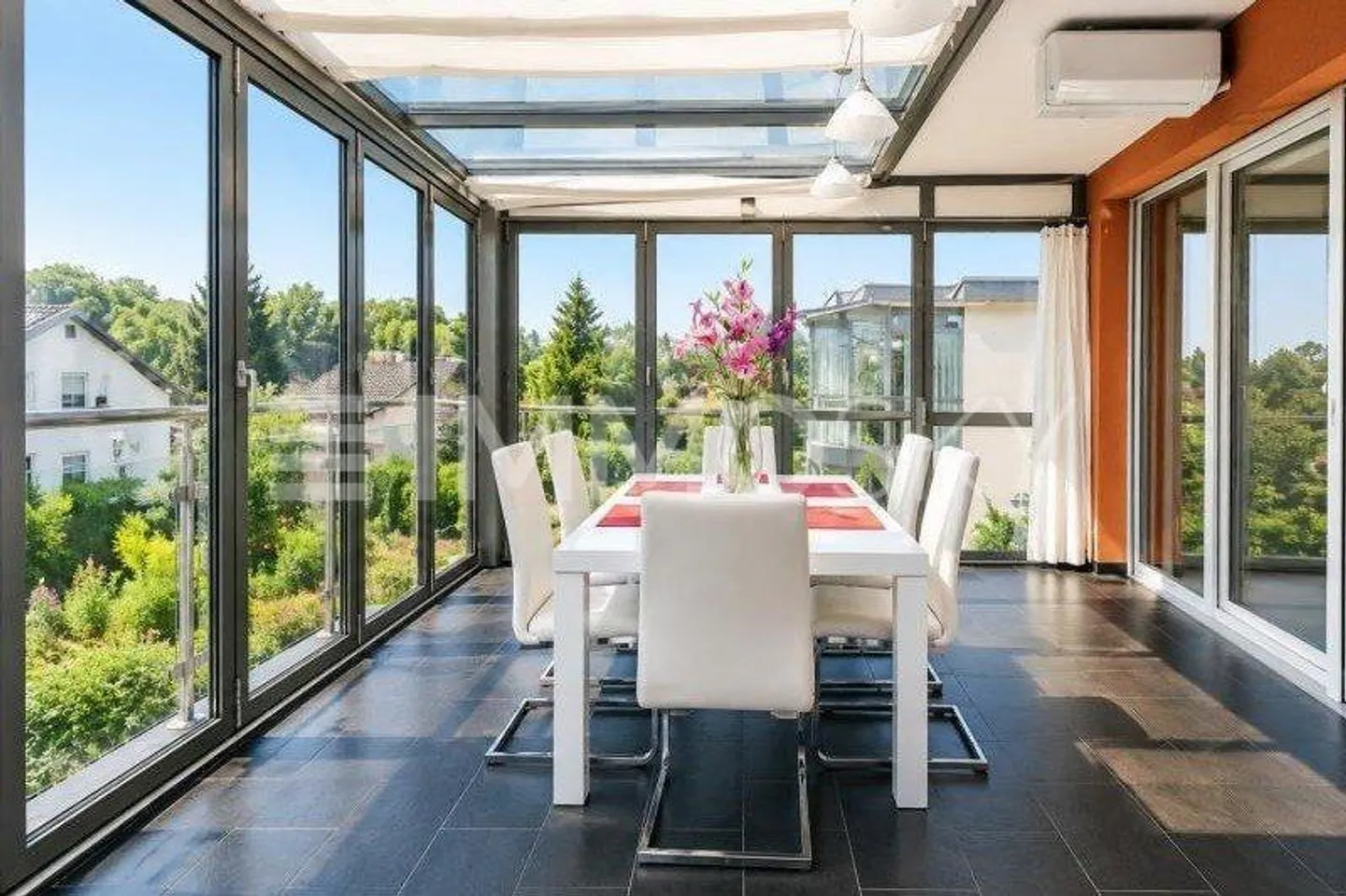 Sonnige Attikawohnung mit spektakulärer Terrasse und Seesicht - Foto 4 di 5