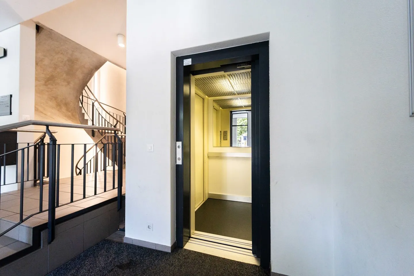 Edificio a uso misto - Foto 9 di 11