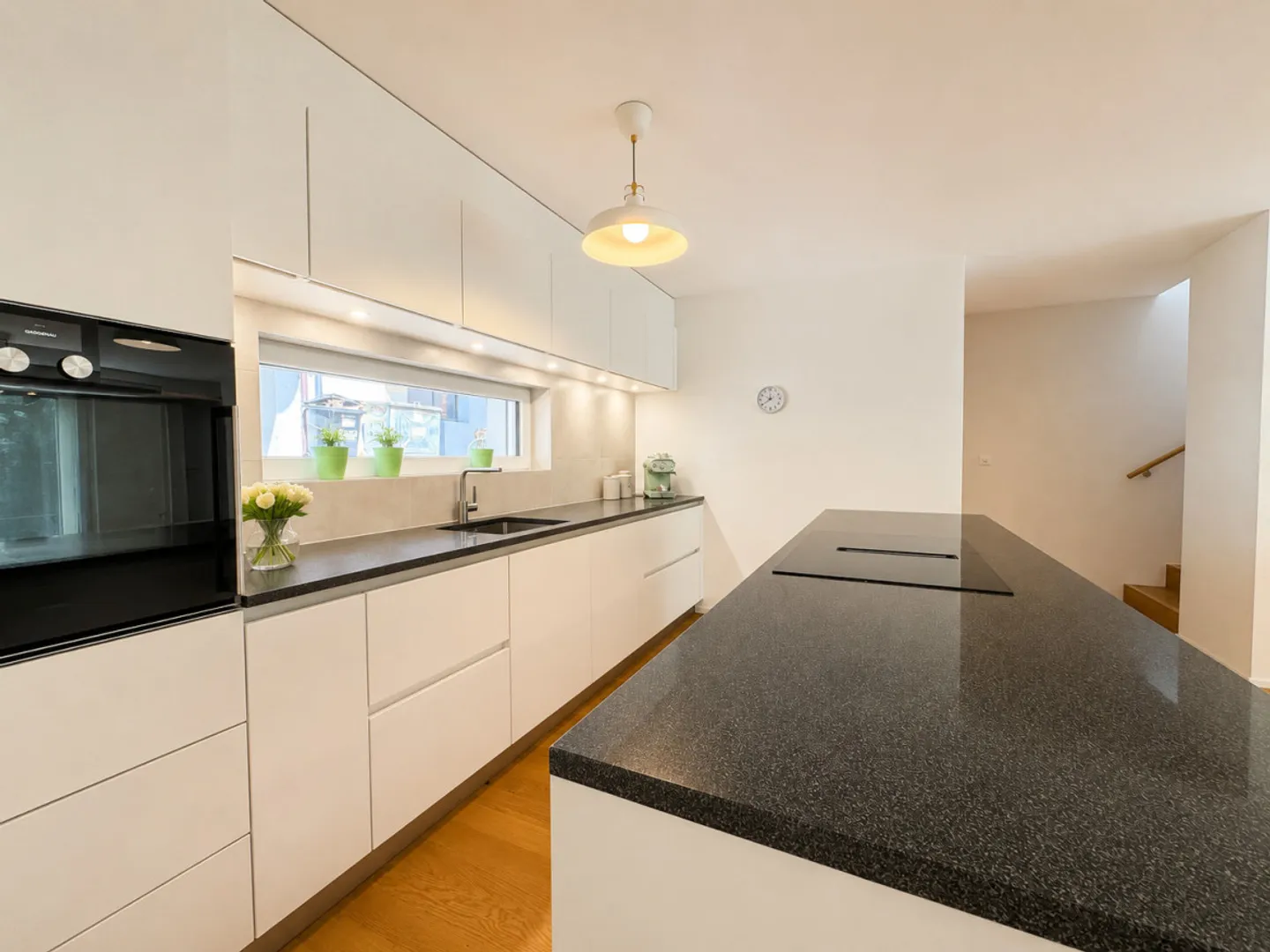 Außergewöhnliche Stadtvilla im Herzen von Martigny - 3,5 Zimmer mit Garten und ausbaubarem Keller - Foto 5 von 9