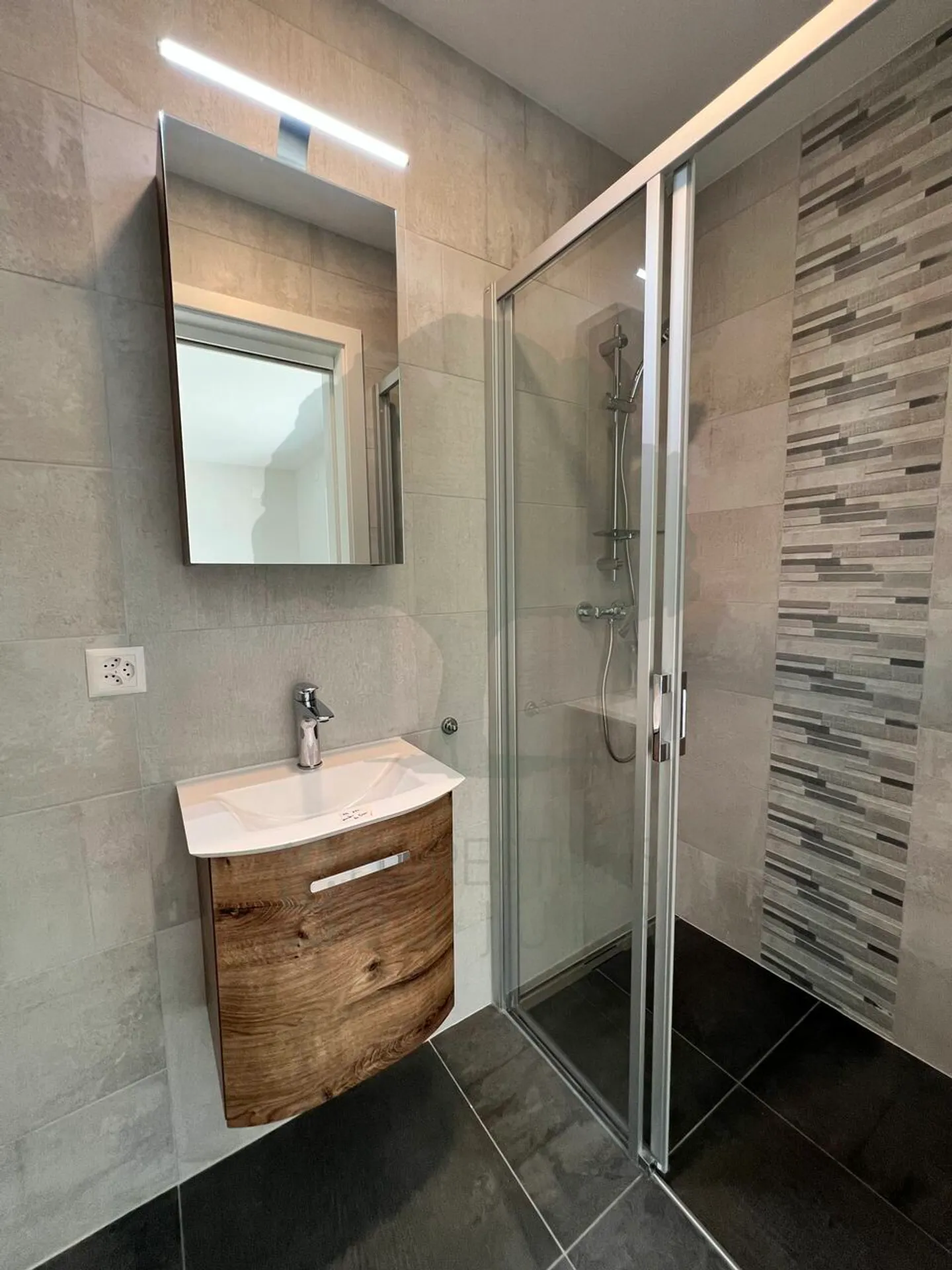 Charming family home with 4.5 rooms and beautiful volumes - Photo 13 of 32