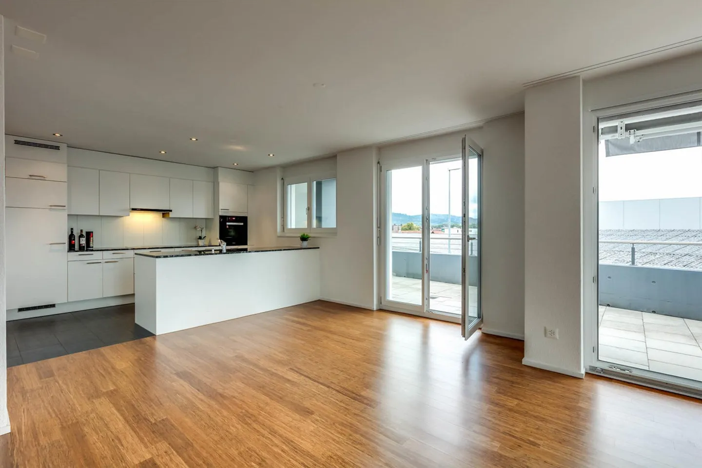 Modernes Apartment mit Balkon - Foto 1 von 10