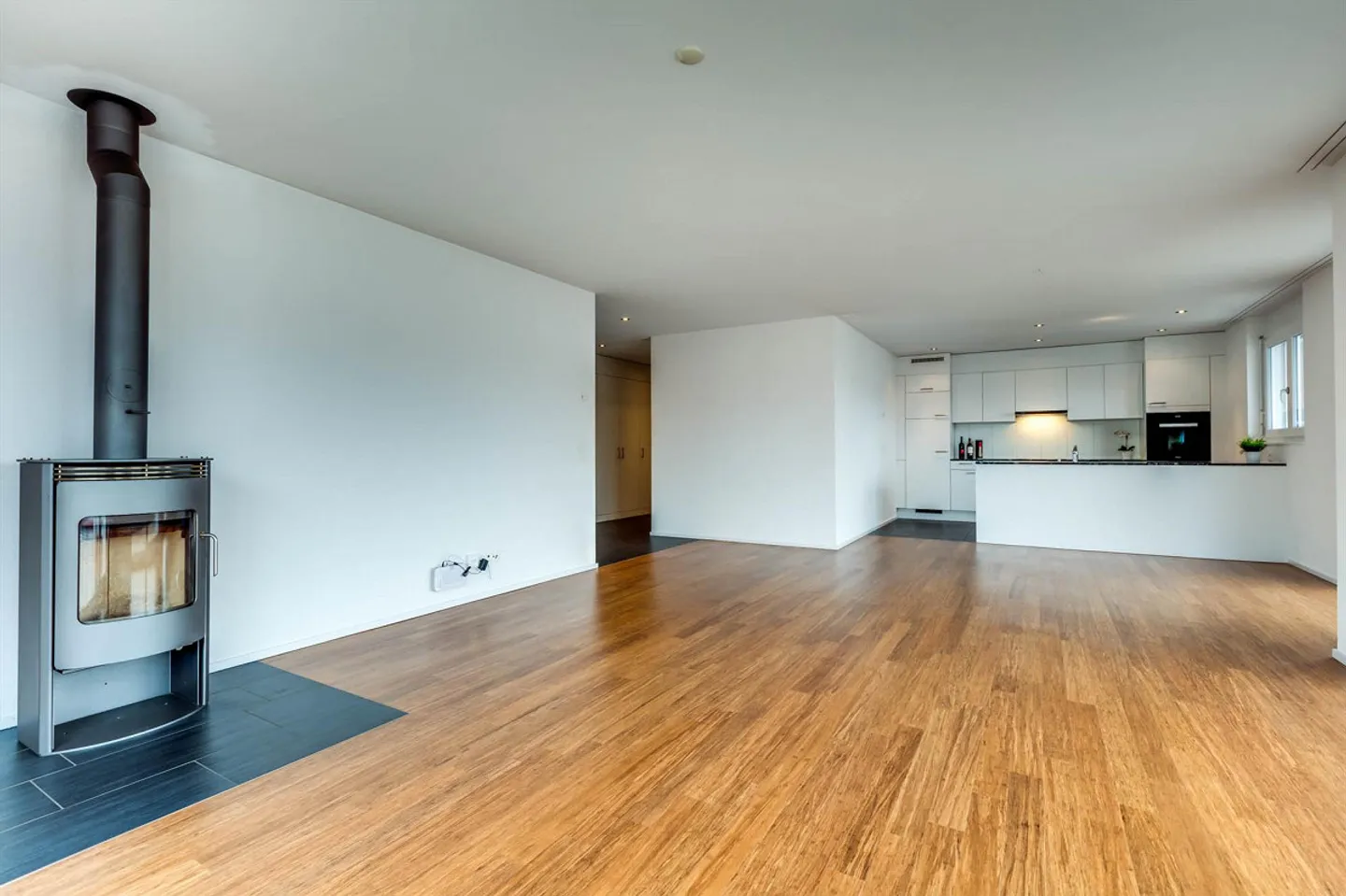 Modernes Apartment mit Balkon - Foto 2 von 10