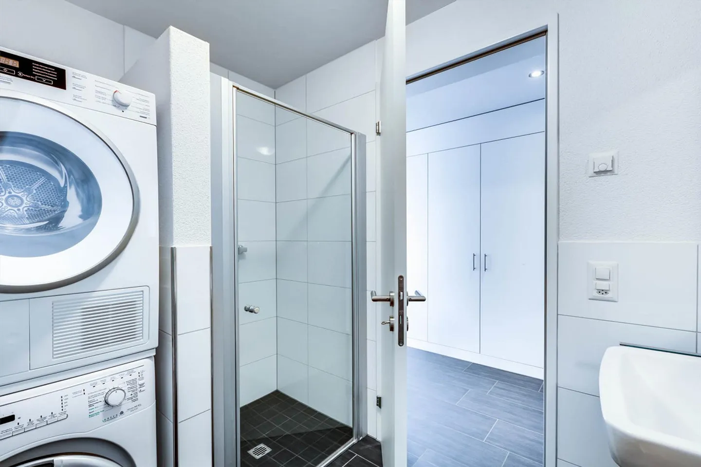 Modernes Apartment mit Balkon - Foto 8 von 10