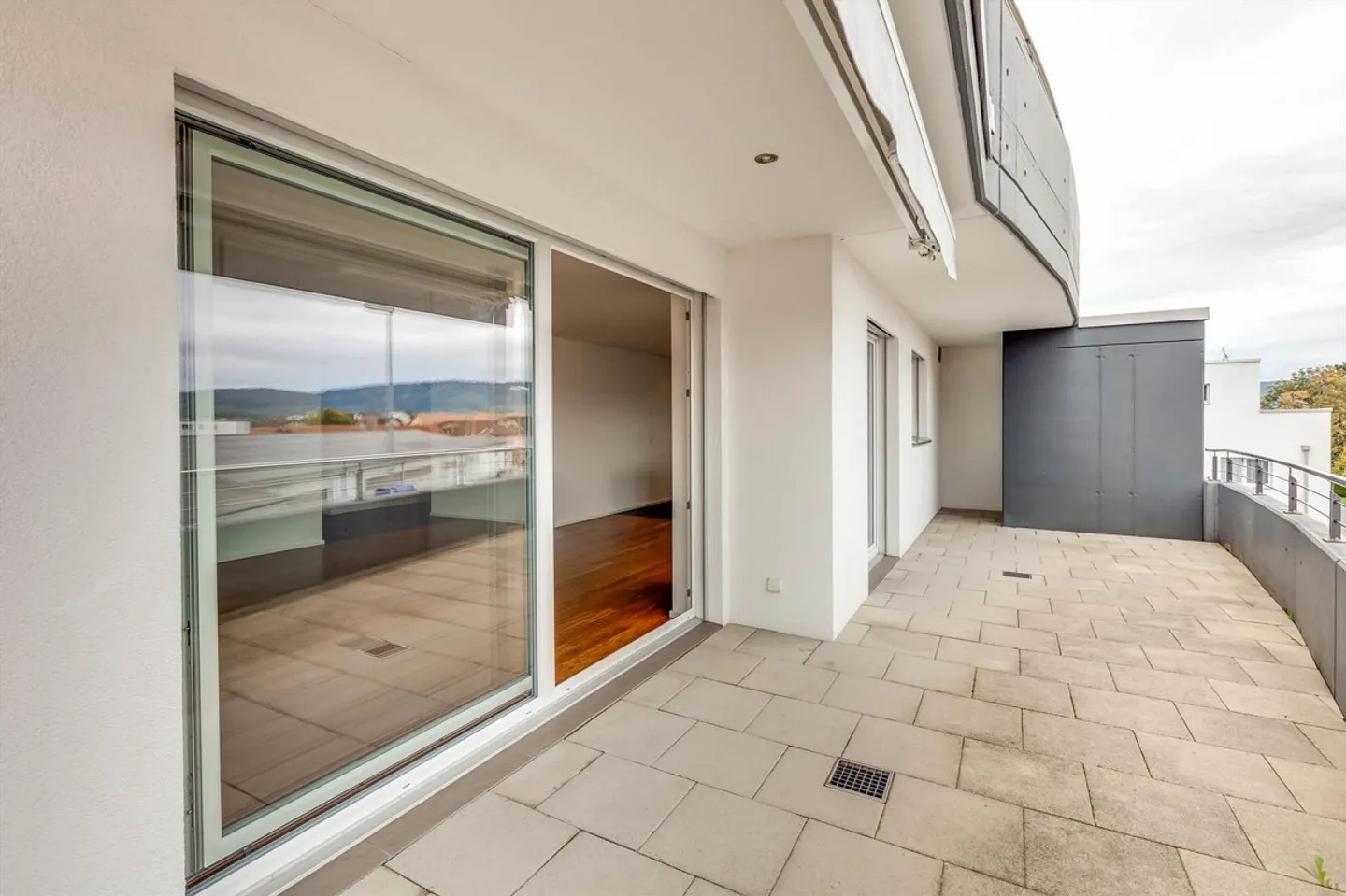 Modernes Apartment mit Balkon - Foto 9 von 10