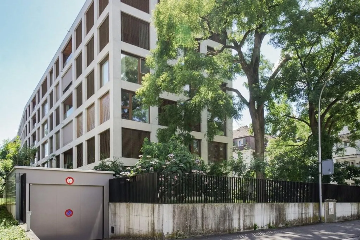 Top apartment in a central location! - Photo 1 of 5