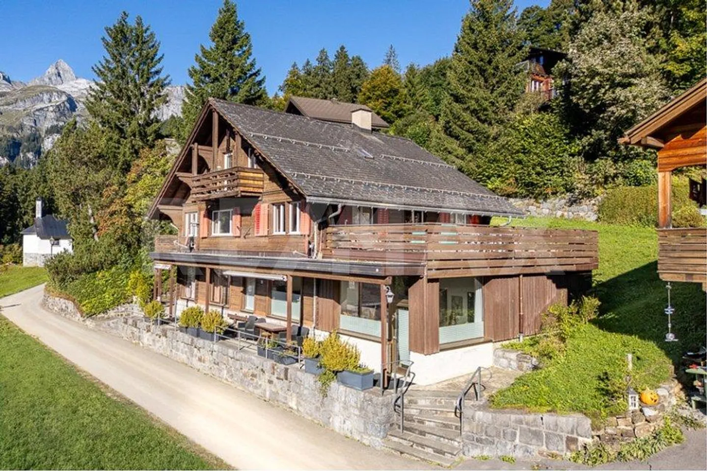 Multi-family house in sunny Braunwald - Photo 2 of 13