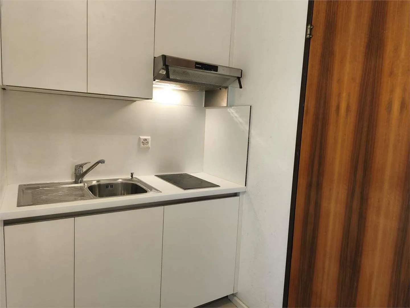 Lugano - Geräumiges Studio in strategischer Lage 10 Minuten von der Stadt entfernt - Foto 3 von 6