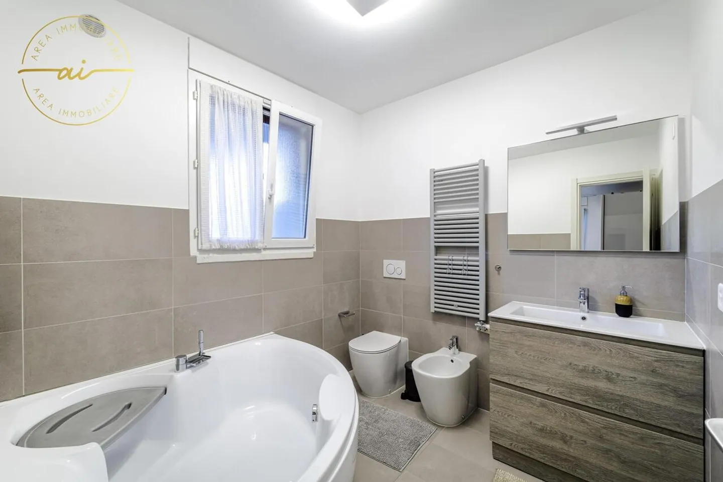 ACCOGLIENTE APPARTAMENTO 4.5 LOCALI CON BALCONI NEL VERDE - Foto 11 di 13