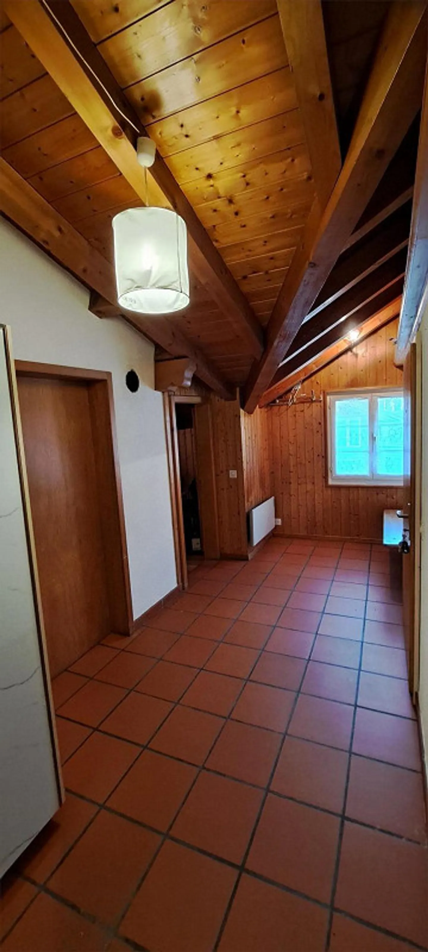 Bellissimo appartamento di 2,5 stanze con galleria sul lago di Brienz - Foto 4 di 17