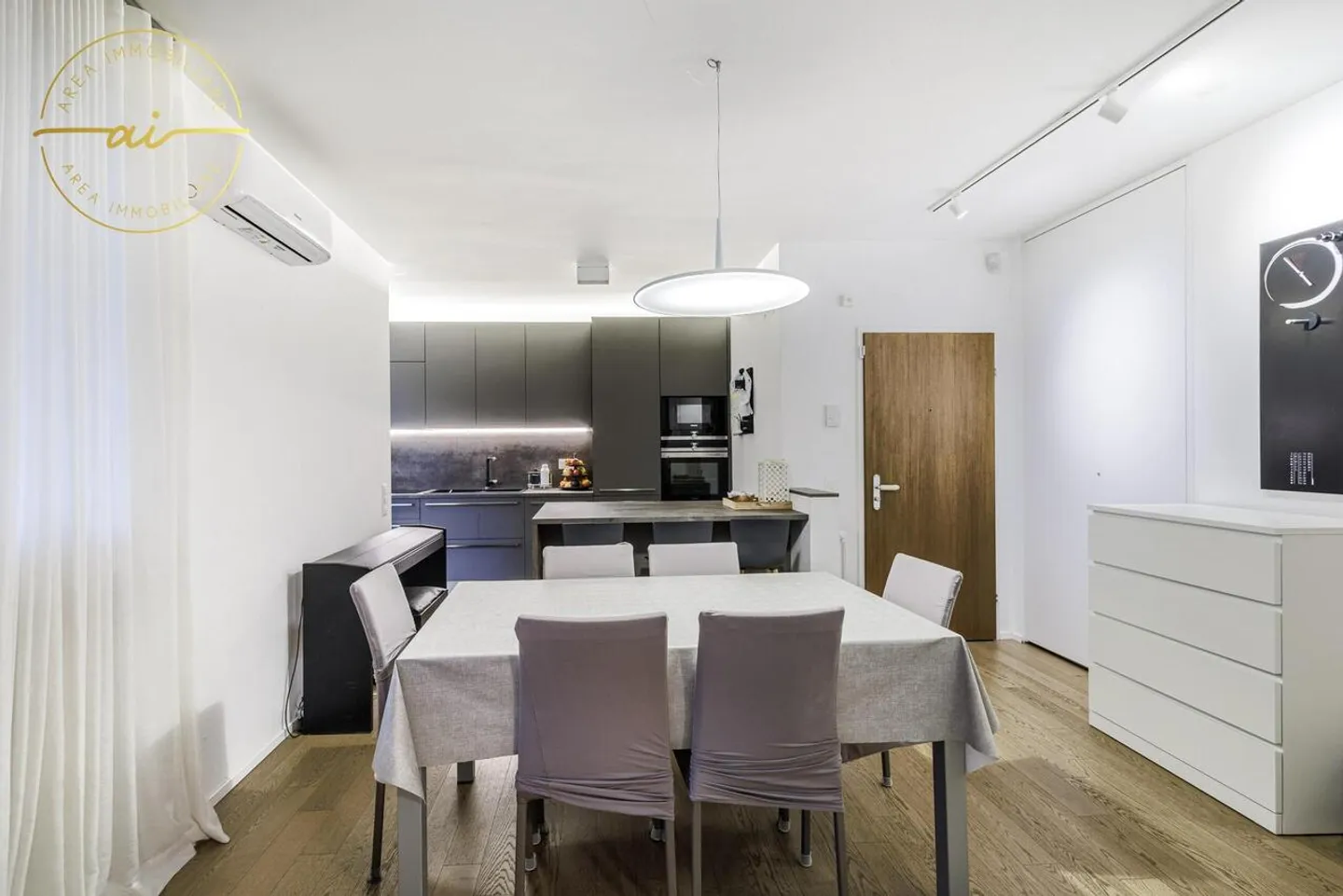 ACCOGLIENTE APPARTAMENTO 4.5 LOCALI CON BALCONI NEL VERDE - Foto 5 di 13