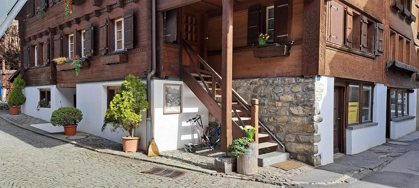Bellissimo appartamento di 2,5 stanze con galleria sul lago di Brienz - Foto 5 di 17