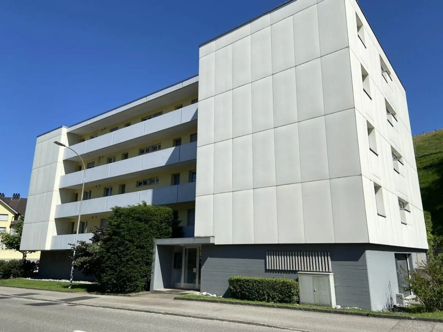 Affordable 2.5-room apartment in Flawil - Photo 1 of 6