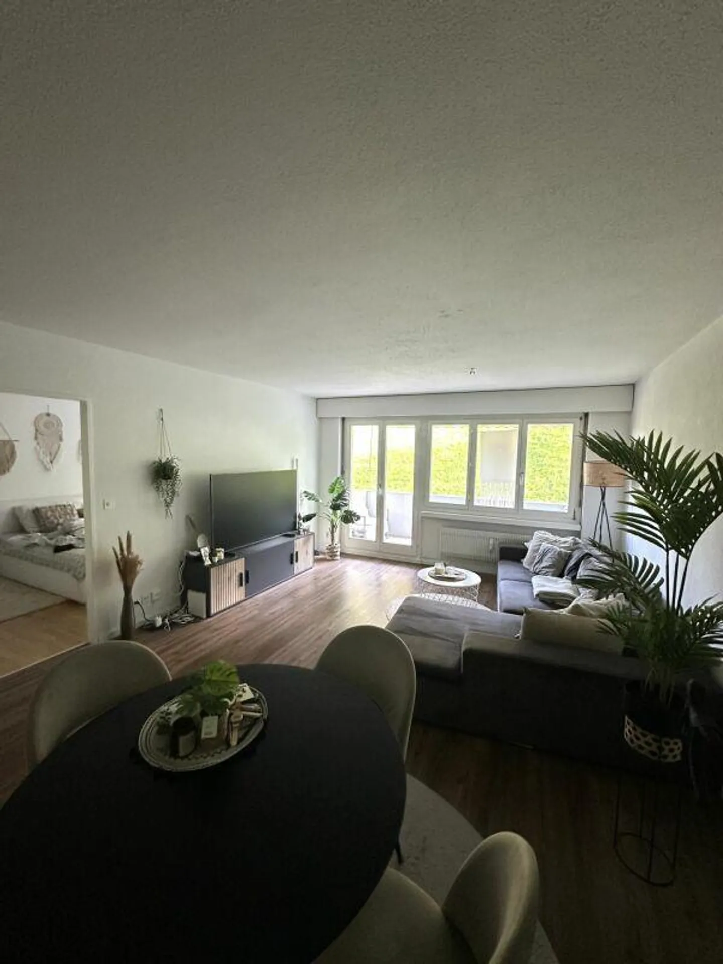 Affordable 2.5-room apartment in Flawil - Photo 3 of 6
