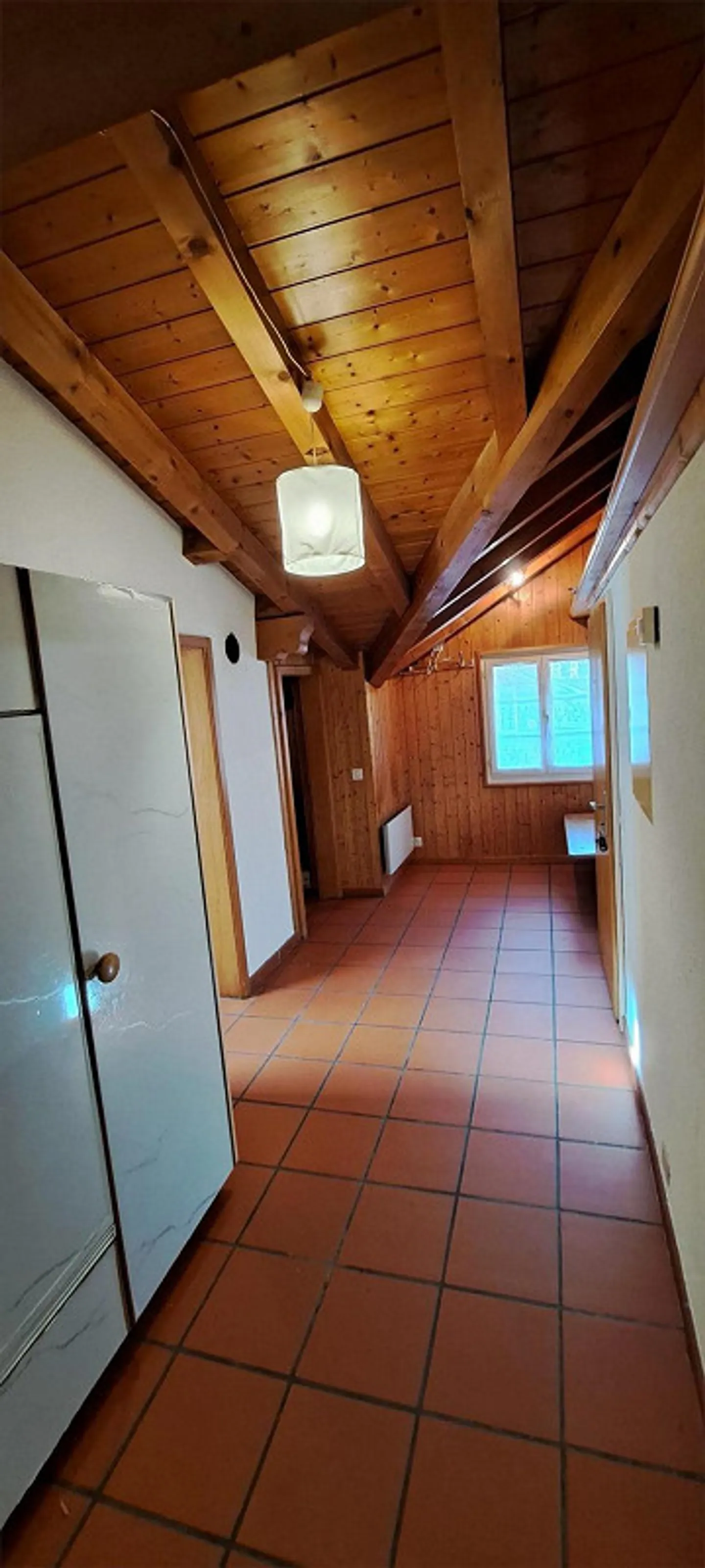 Bellissimo appartamento di 2,5 stanze con galleria sul lago di Brienz - Foto 7 di 17