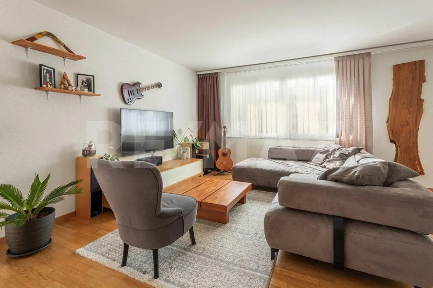 Light-filled 3½-room apartment with sunny location and panoramic view - Photo 1 of 13