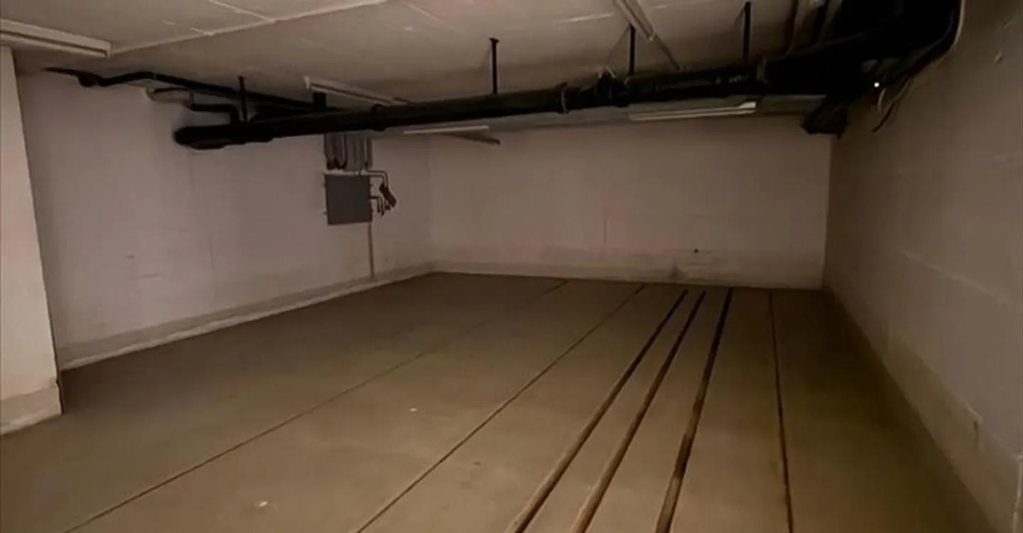 Grand espace de stockage - Photo 2 sur 3