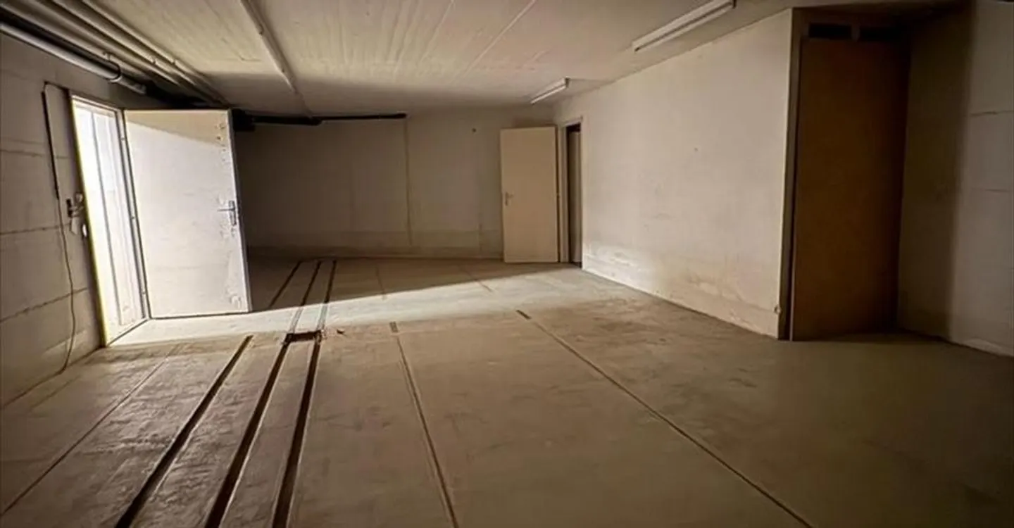 Grand espace de stockage - Photo 3 sur 3