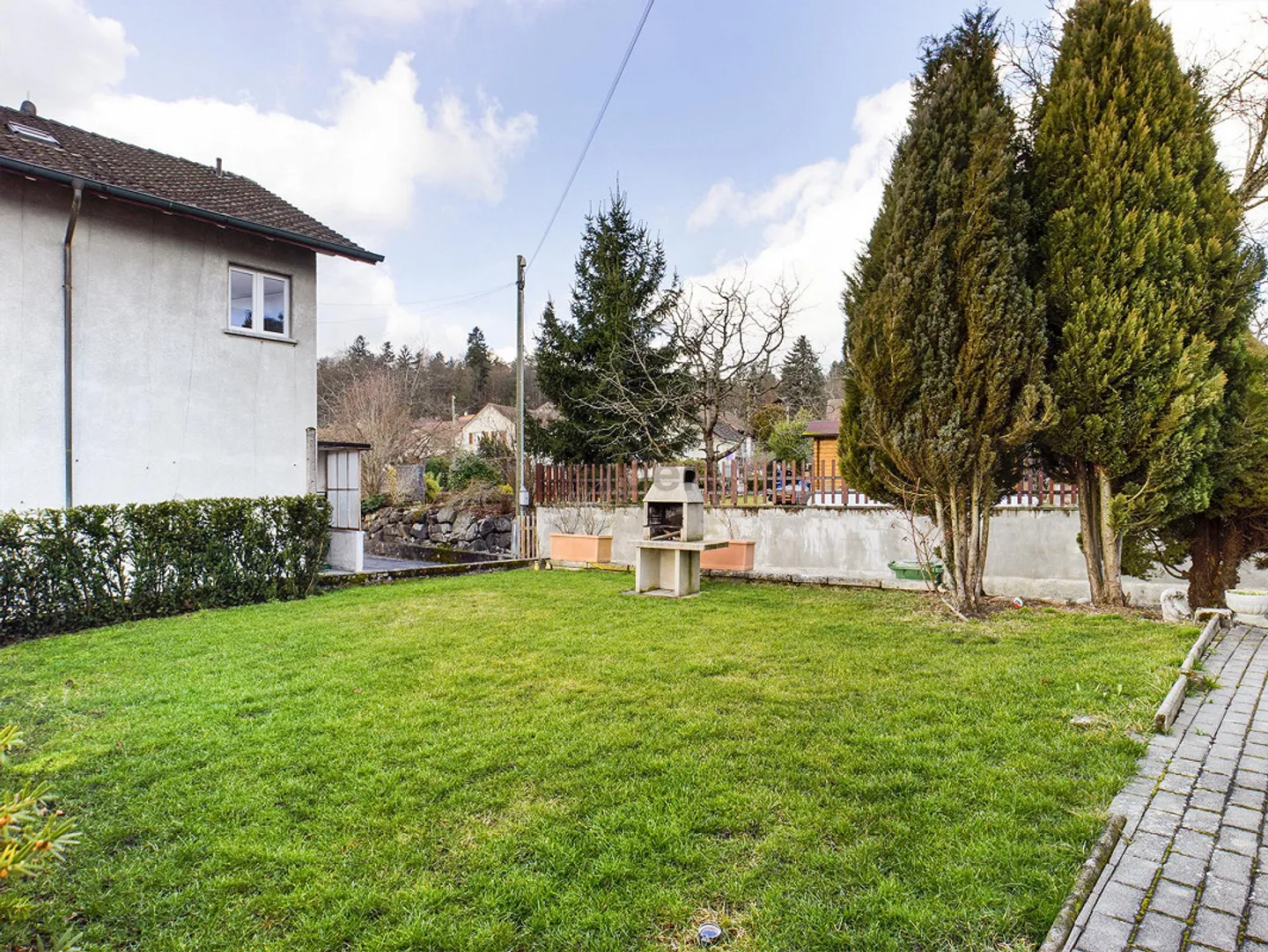 Wonderful multi-family house with 4 apartments in the idyllic region... - Photo 10 of 11