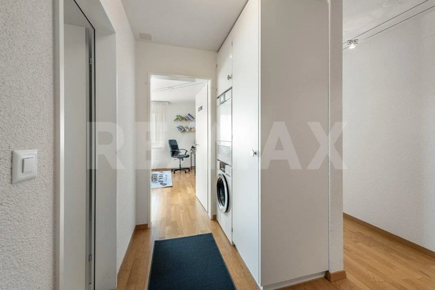 Light-filled 3½-room apartment with sunny location and panoramic view - Photo 2 of 13