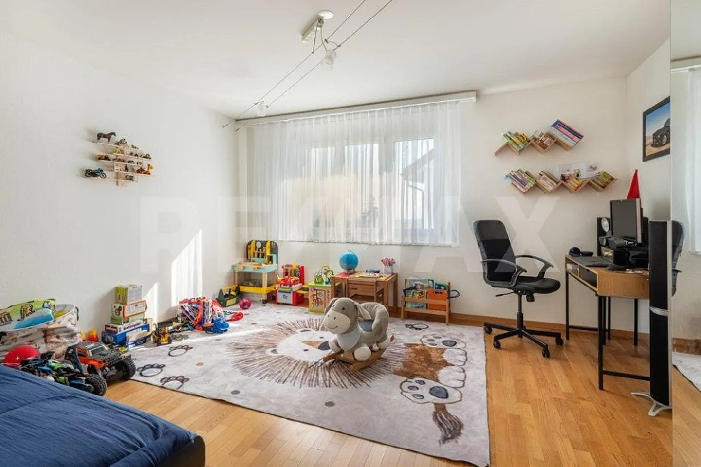 Light-filled 3½-room apartment with sunny location and panoramic view - Photo 3 of 13