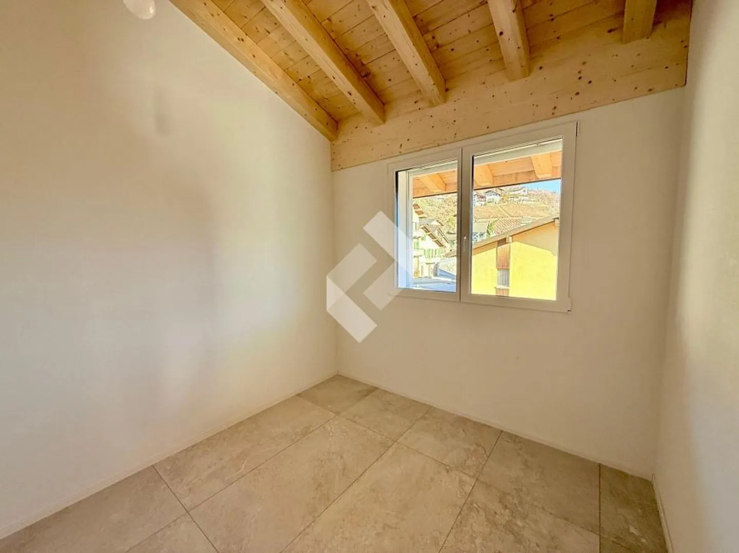 Piccola PSA nei vigneti, soffitta sotto il tetto - Foto 6 di 13