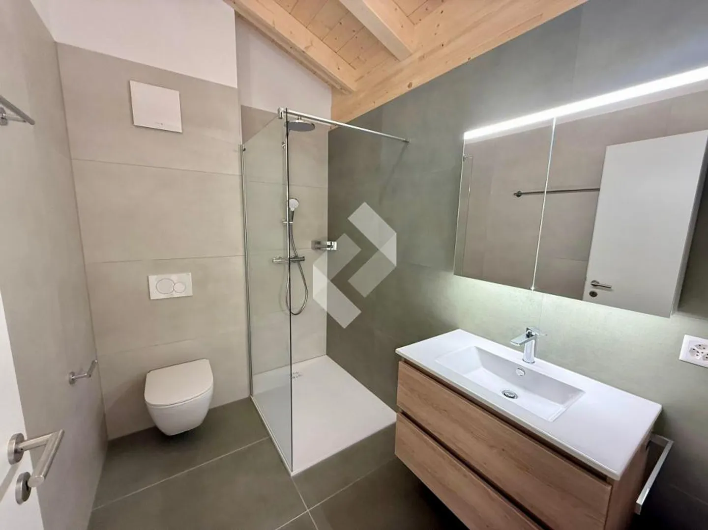 Piccola PSA nei vigneti, soffitta sotto il tetto - Foto 10 di 13