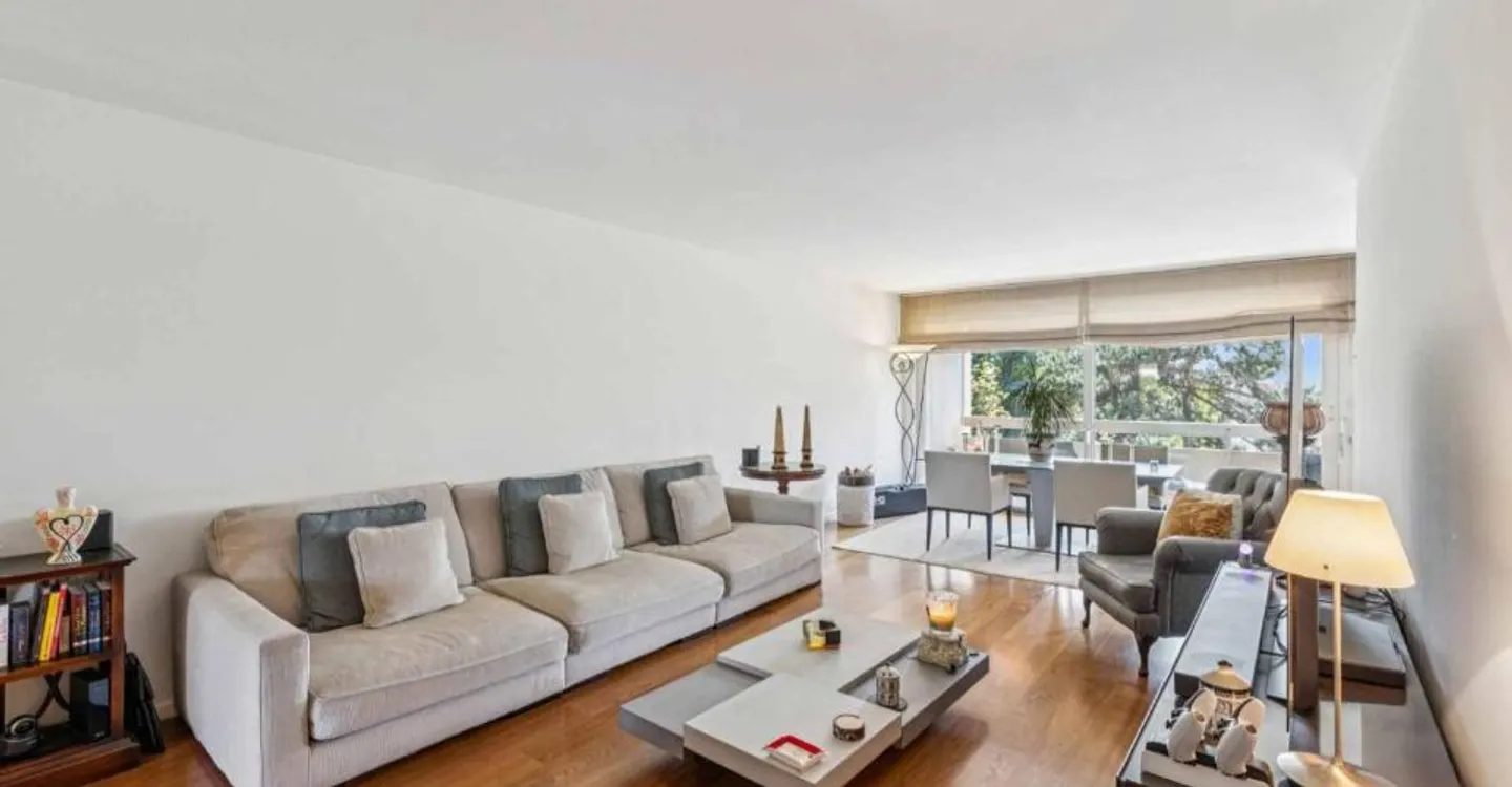 Exclusive! Beautiful crossing apartment on a high floor - Photo 1 of 12