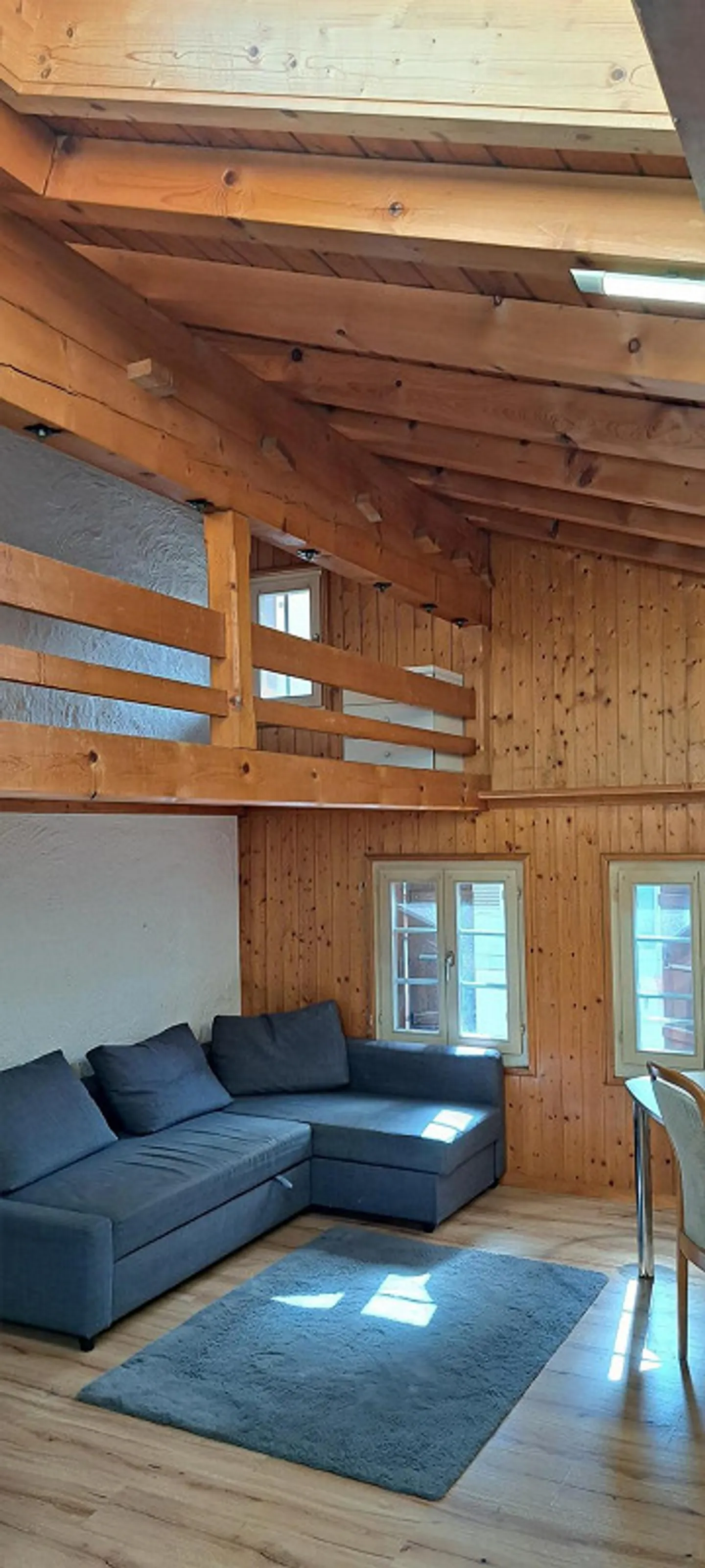 Bellissimo appartamento di 2,5 stanze con galleria sul lago di Brienz - Foto 15 di 17