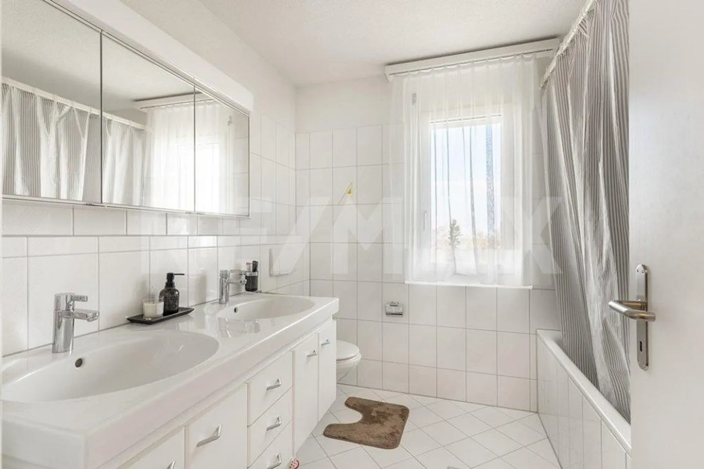 Light-filled 3½-room apartment with sunny location and panoramic view - Photo 5 of 13