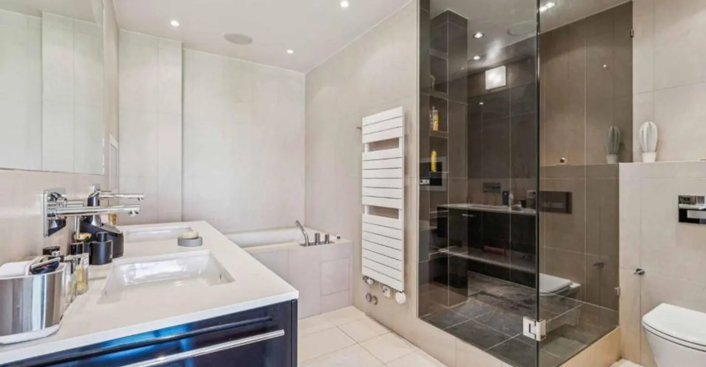 Exclusive! Beautiful crossing apartment on a high floor - Photo 8 of 12