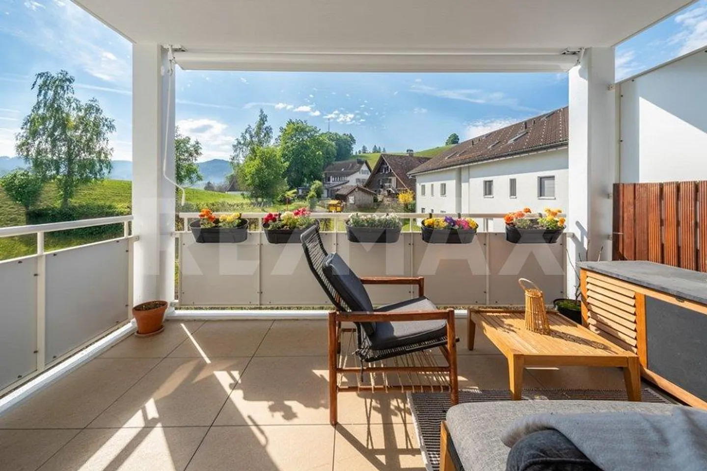 Light-filled 3½-room apartment with sunny location and panoramic view - Photo 12 of 13