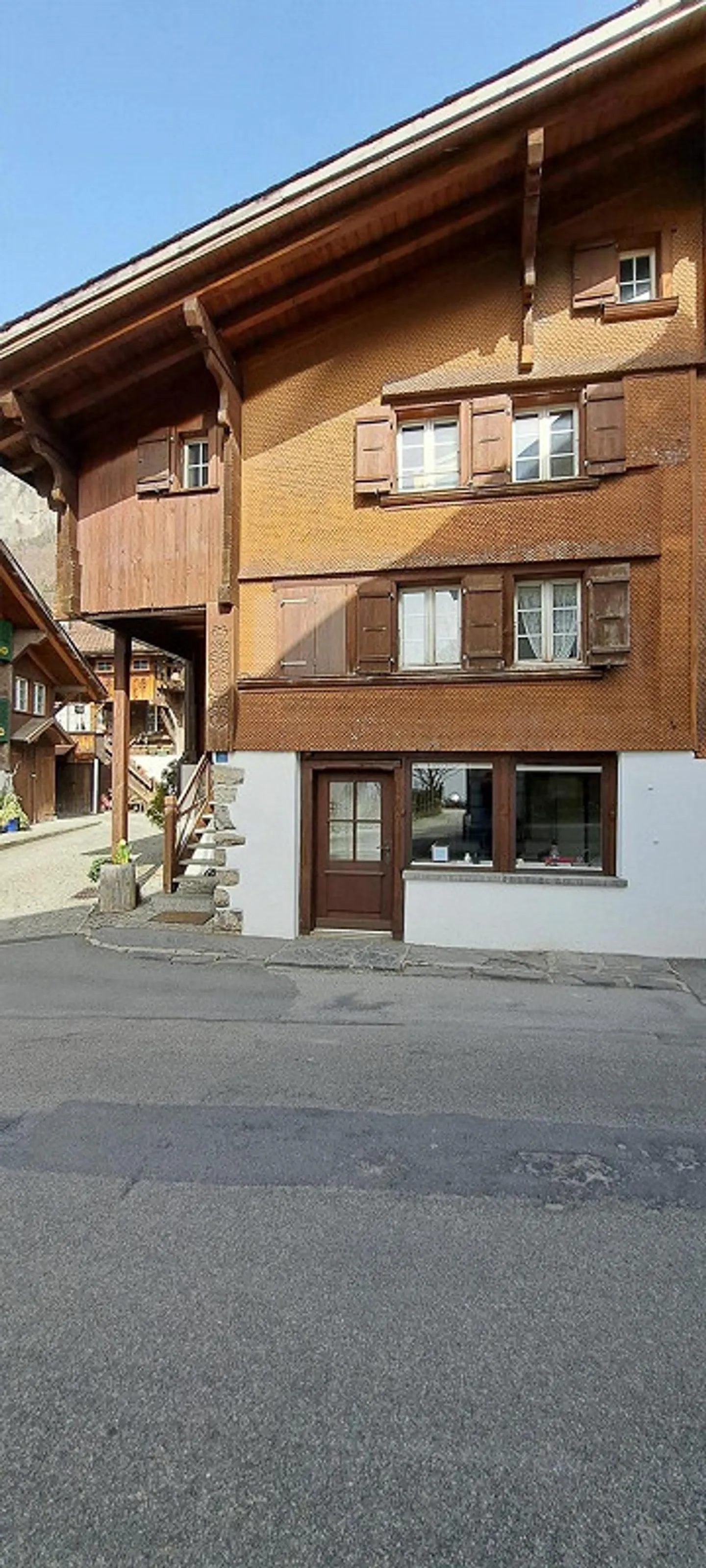 Bellissimo appartamento di 2,5 stanze con galleria sul lago di Brienz - Foto 17 di 17