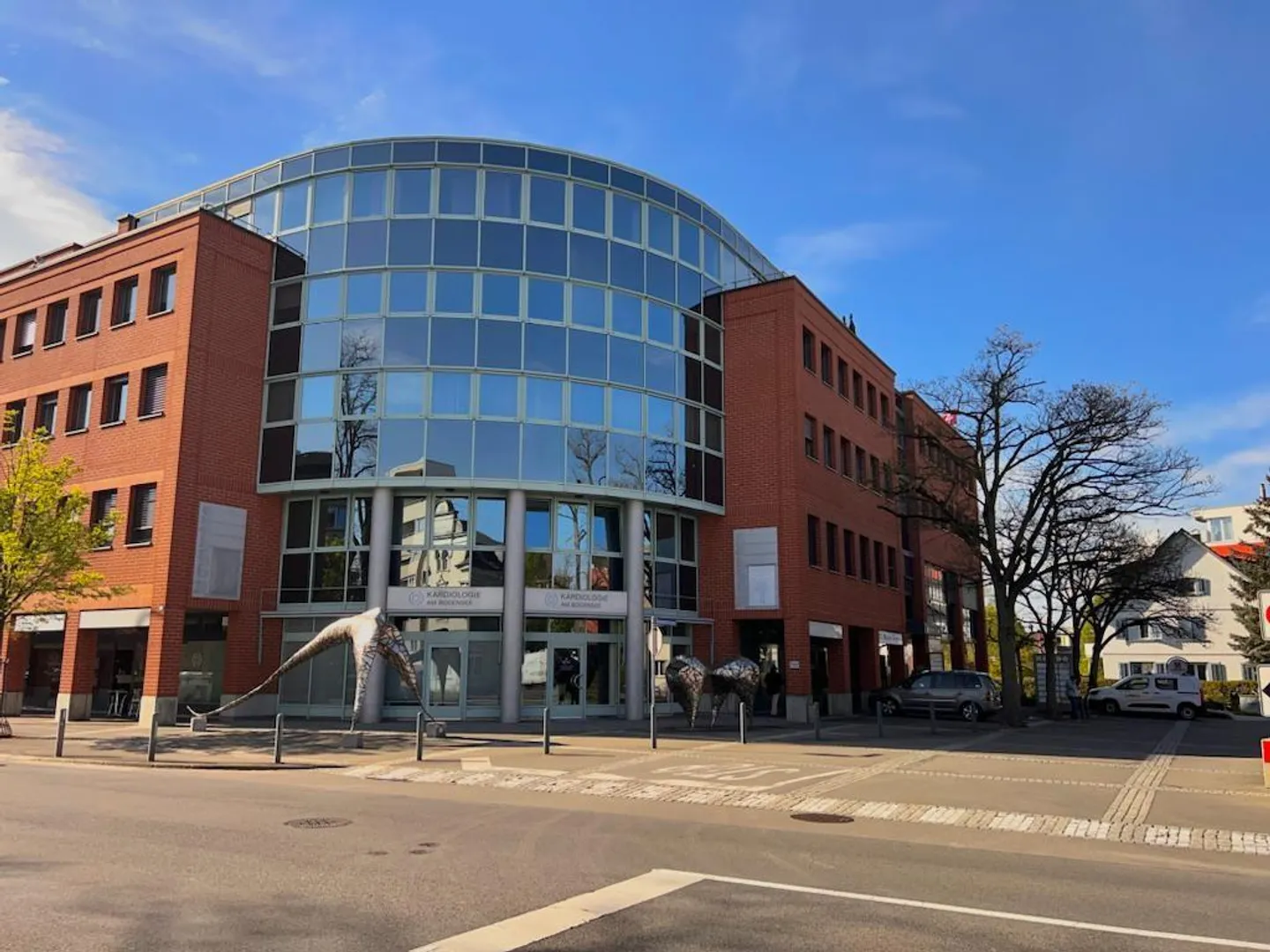 Locaux de bureau/pratique attrayants au centre - Photo 1 sur 13